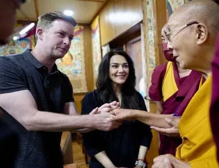 प्रीति ने धर्मशाला में की Dalai Lama से मुलाकात