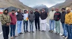 Shivpuri News: लैंडस्लाइड की वजह से लेह हिमाचल बॉर्डर पर तीन दिन से फंसे शिवपुरी के 12 तीर्थयात्री