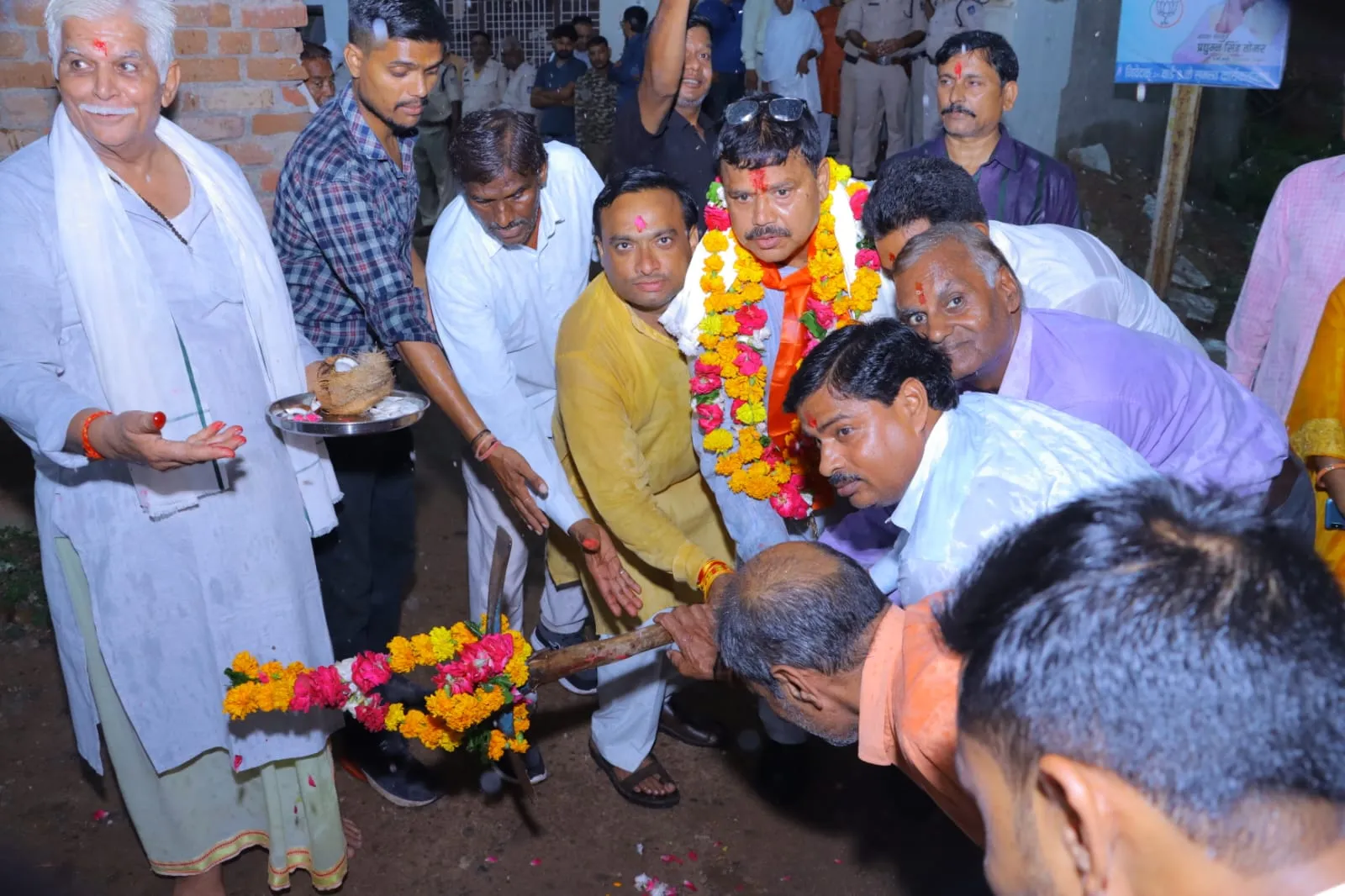 विकास पर्व के तहत ऊर्जा मंत्री Tomar ने उपनगर ग्वालियर के वार्ड-8 में 50 लाख रूपये से अधिक के विकास कार्यों का किया भूमि पूजन