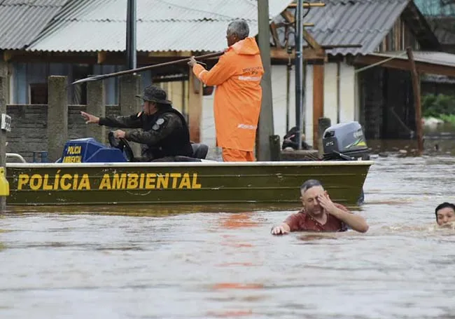 Cyclone की चपेट में आने से 21 लोगों की मौत, 60 शहर तूफान में ‎घिरे