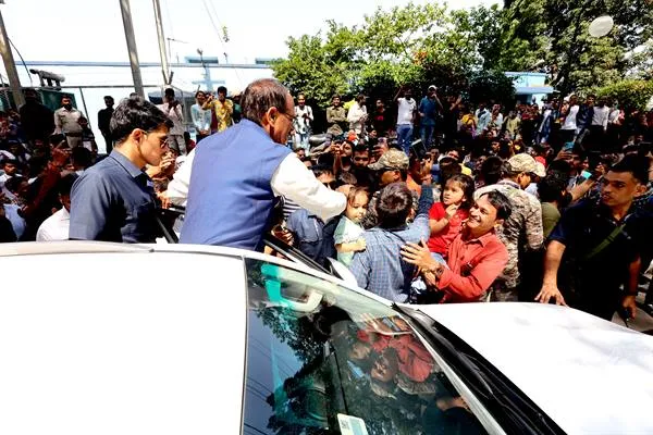 गगन पर सुखोई और मिराज और धरा पर जनता के बीच Shivraj