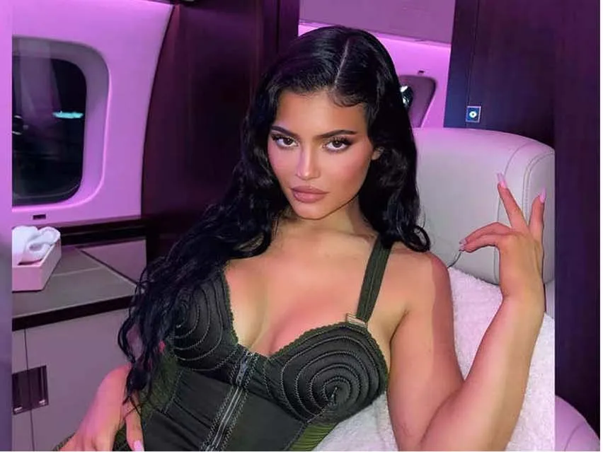 Kylie Jenner की हॉट तस्वीरें खूब हो रही शेयर