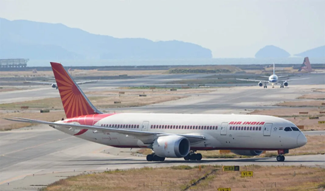 Hamas ने रनवे पर दागी मिसाइल, बाल-बाल बचा Air India का विमान