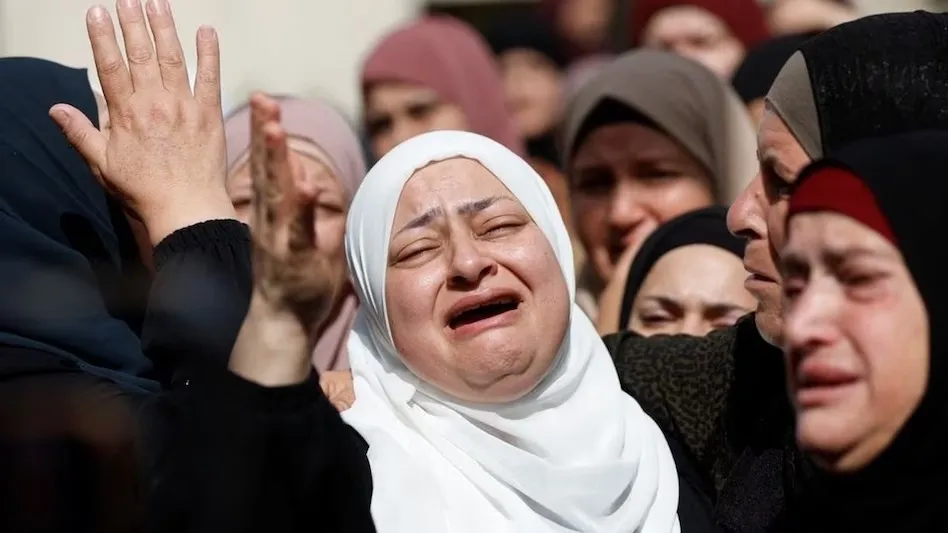 Israel की अब वेस्ट बैंक के रिफ्यूजी कैंप पर एयरस्ट्राइक,  12 लोग मारे गए           