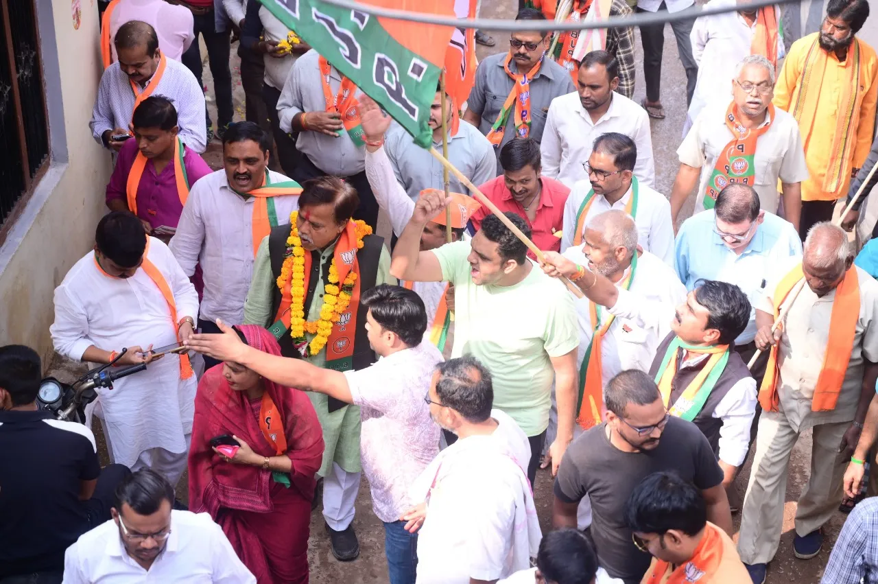 MP Election : BJP प्रत्याशी प्रद्युम्न सिंह तोमर ने वार्ड 3 में किया जनसम्पर्क