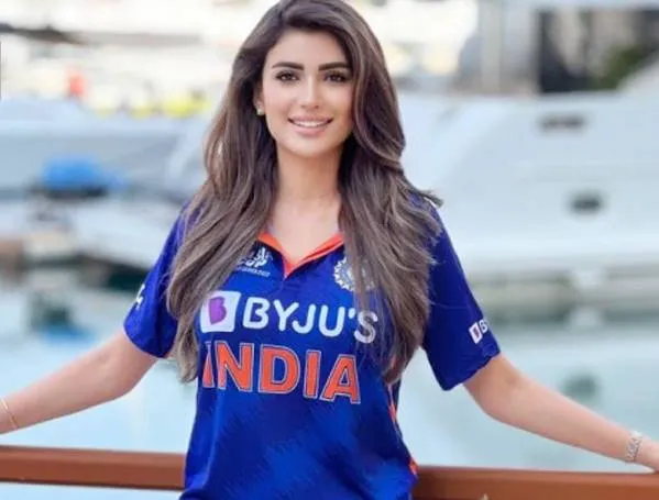 Afghan फैन वाज़मा अयूबी ने खींचा सबका ध्यान