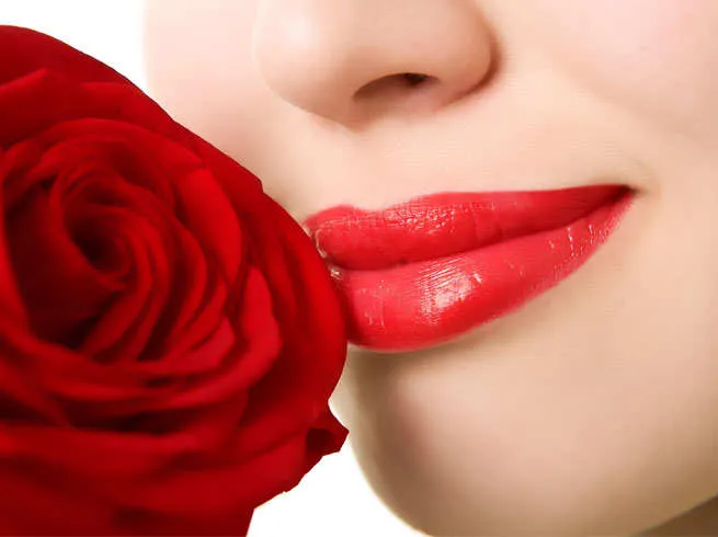 ठंड में lips की खूबसूरती ऐसे निखारें