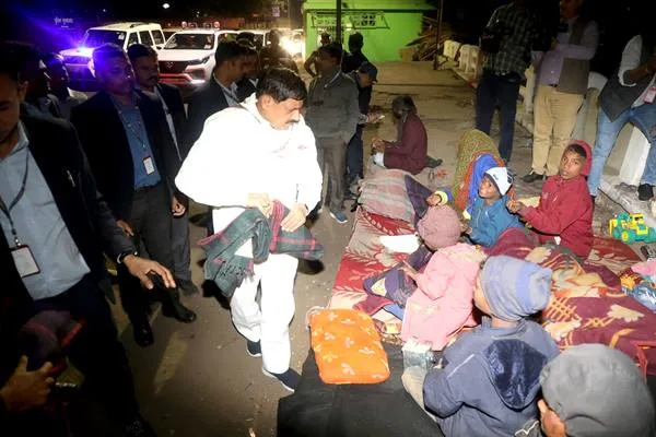 CM डॉ यादव ने कैंसर अस्पताल में रोगियों से भेंट की