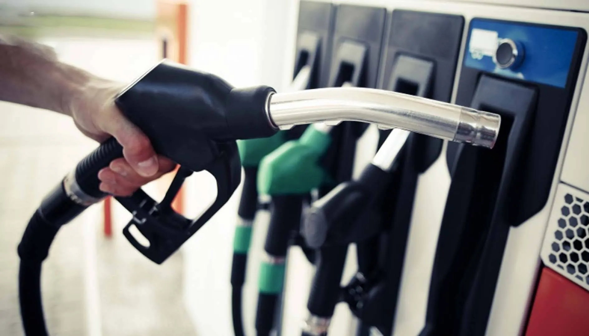 Petrol and Diesel  नोएडा और पटना में महंगा हुआ