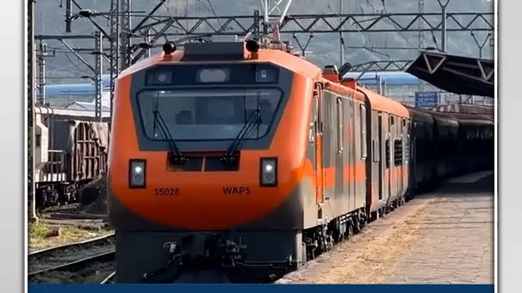 अब भारतीय रेलवे ला रहा है कम किराये में वंदे भारत जैसी रफ्तार वाली नई ट्रेनें