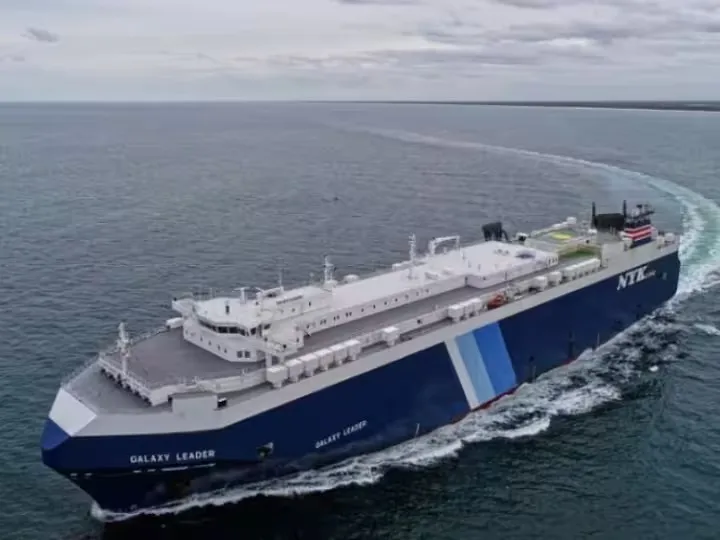 Pakistan जा रहे जहाज पर हमला