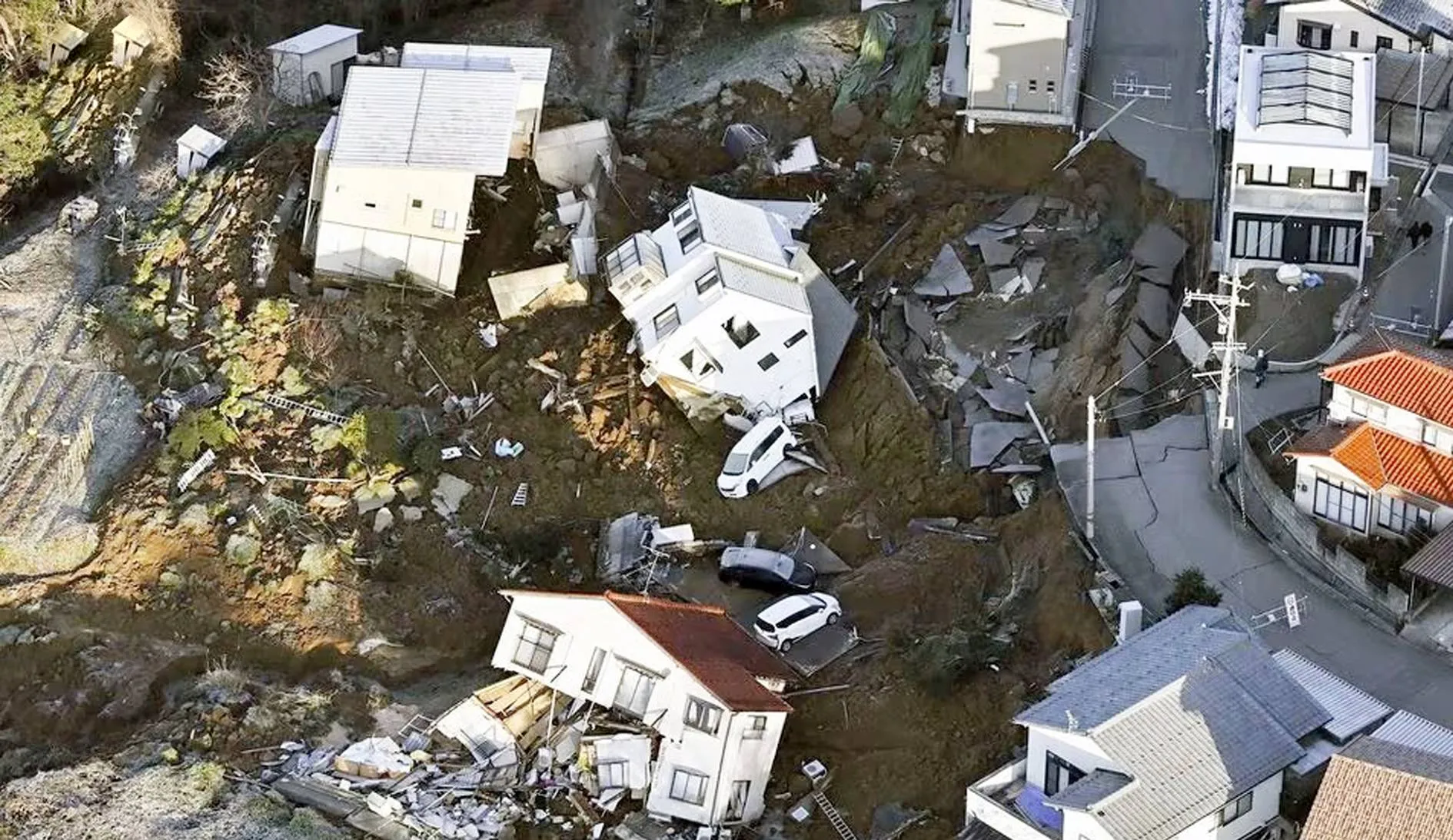 Japan में आए भूकंप ने मचाई तबाही, भारत स‎हित तजाकिस्तान-म्यांमार में लगे झटके