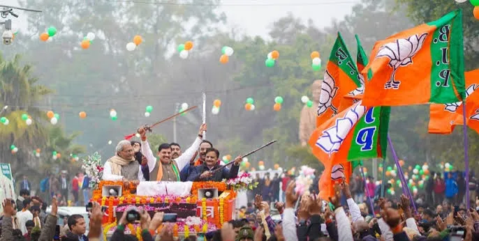 रीवा पहुंचे CM मोहन यादव ने हवा में लहराई तलवार, कांग्रेस पर जमकर बरसे