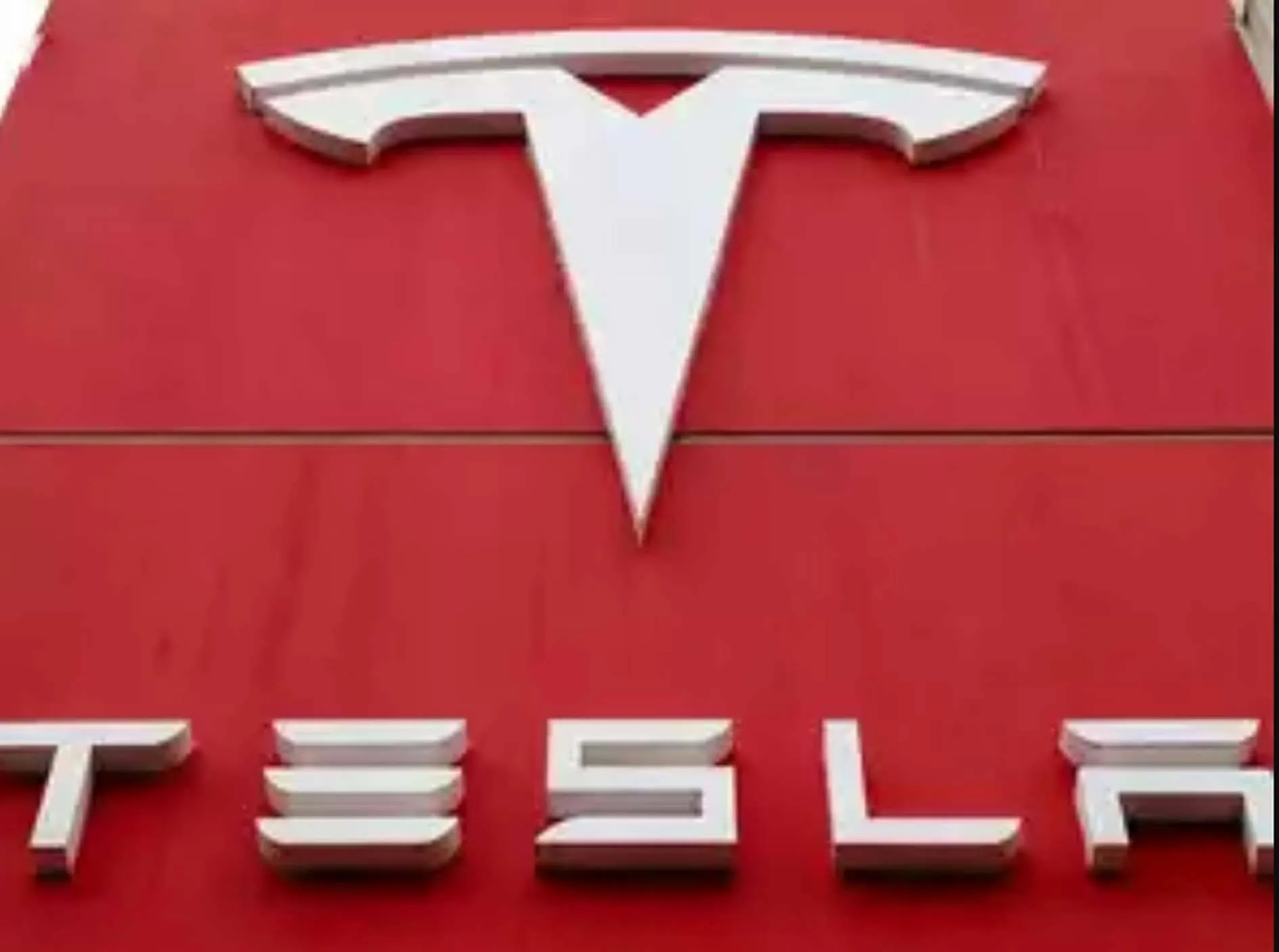 Door lock में गड़बड़ी, टेस्ला ने 16 लाख से अधिक कारों को वापस बुलाया