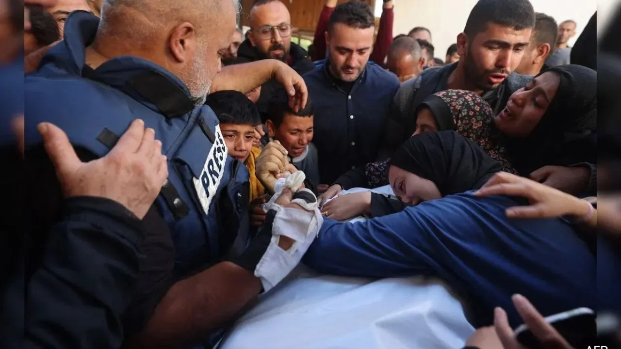 Israel का दावा कहा- एयरस्ट्राइक में मारे गए पत्रकार आतंकी थे