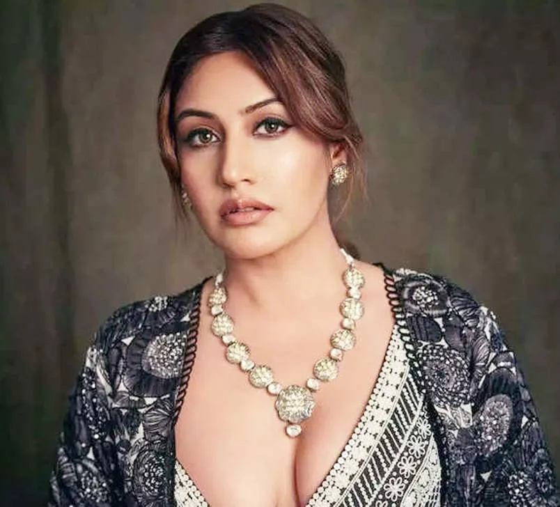 Actress Surbhi ने कहा- एयरलाइन ने किया प्रताड़ित