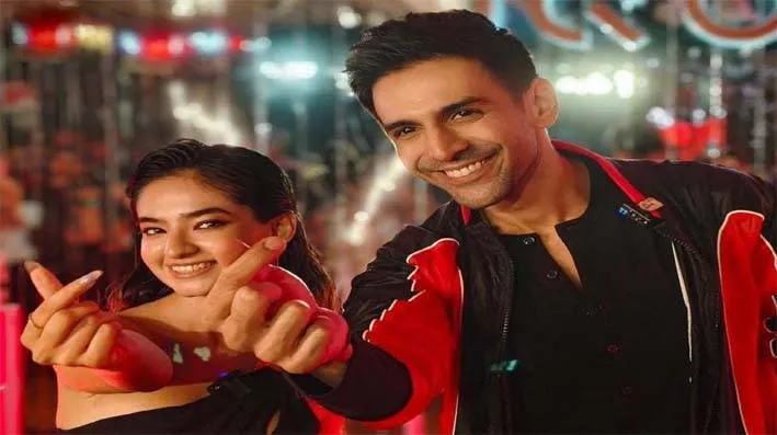 तूफान ला दिया Anushka और कार्तिक की तस्वीरों ने