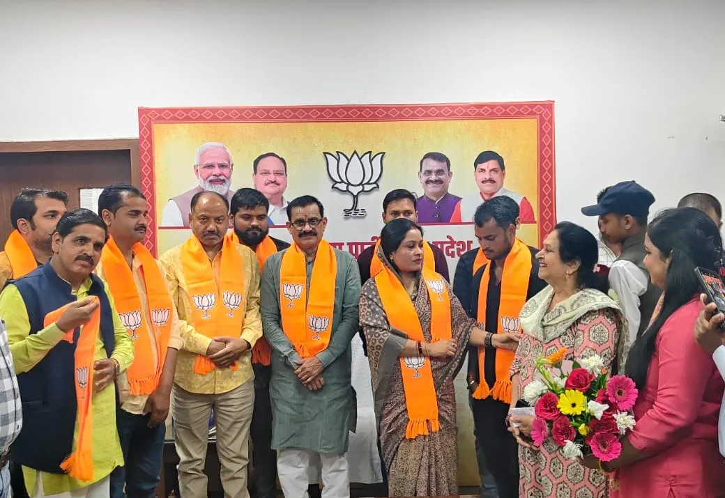 प्रदेश अध्यक्ष के समक्ष Samajwadi Party और कांग्रेस के नेता भाजपा में हुए शामिल