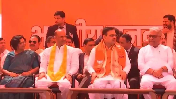 2 Former Ministers, विधायकों ने जॉइन की भाजपा