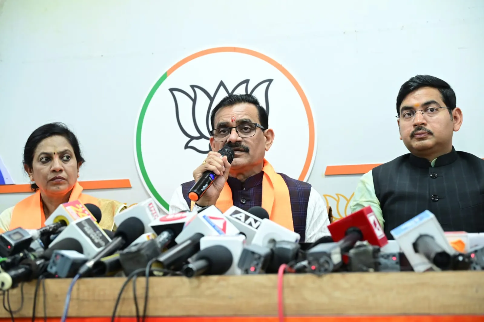 प्रदेश अध्यक्ष व सांसद Vishnudutt Sharma ने पार्टी के 10 दिवसीय बूथ विजय अभियान को लेकर पत्रकार-वार्ता को सम्बोधित किया