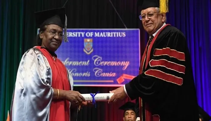 मॉरिशस  University ने राष्ट्रपति मुर्मू को डॉक्टरेट की मानद डिग्री दी, बोलीं- शिक्षा से बदलाव संभव