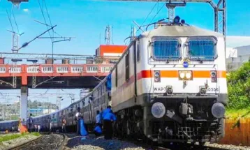 एक साल में Indian Railways की आय 17,000 करोड़ बढ़ी