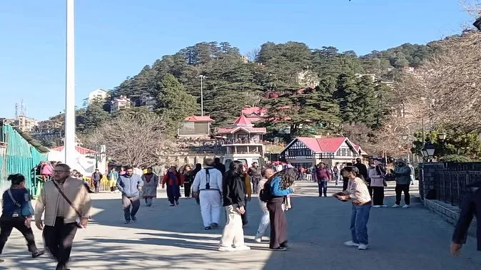 traffic jam और अनियंत्रित निर्माण के कारण हिमाचल से किनारा कर रहे सैलानी