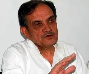 Haryana के पूर्व सांसद वीरेंद्र सिंह पत्‍नी स‎हित कांग्रेस में होंगे शा‎मिल