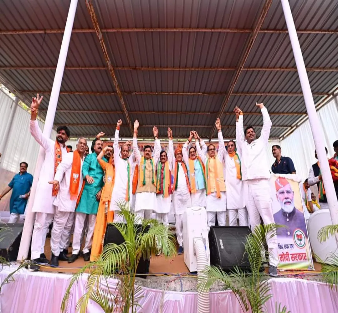 Chief Minister Dr. Mohan Yadav, भाजपा प्रदेश अध्यक्ष व सांसद विष्णुदत्त शर्मा एवं पूर्व मुख्यमंत्री  शिवराज सिंह चौहान ने राजगढ़ में भाजपा प्रत्याशी की नामांकन रैली में शामिल होकर जनसभा को किय