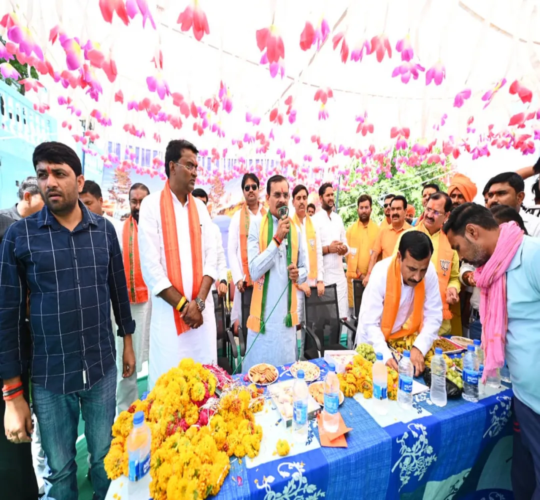 Bharatiya Janata Party के प्रदेश अध्यक्ष व खजुराहो सांसद विष्णुदत्त शर्मा ने खजुराहो लोकसभा के चंदला विधानसभा के विभिन्न ग्रामों में जनसंपर्क, संवाद एवं नुक्कड़ सभाओं को किया संबोधित