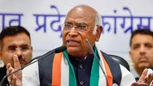 अगर इस सरकार को आप फिर वापस ले आए तो ये लोकतंत्र को खत्म कर देंगे तथा बाबा साहब के बनाए गए संविधान को खत्म कर देंगे: Mallikarjun Kharge