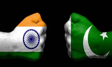 फिर छलका Pakistan का दर्द: बोला- भारत महाशक्ति बन रहा है और हम भीख मांग रहे हैं