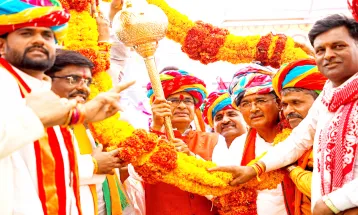 पूर्व मुख्यमंत्री Shivraj Singh Chouhan ने शनिवार को राजगढ़, सागर और विदिशा लोकसभा में 6 सभाओं को संबोधित किया और विदिशा में रोड-शो किया