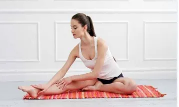 Yoga से रहेंगी स्वस्थ और आकर्षक