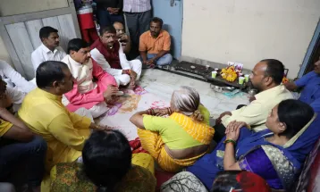 मुख्यमंत्री Dr. Mohan Yadav ने चौकसे नगर पहुंचकर सलकनपुर सड़क हादसे में मृतकों को श्रद्धांजलि अर्पित की
