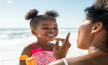 बचपन में Sunscreen से कम होता है कैंसर का खतरा