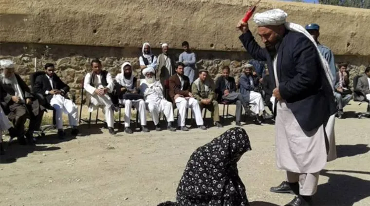 तालिबान ने महिलाओं सहित 60 लोगों पर बरसाए कोड़े......UNAMA ने की निंदा