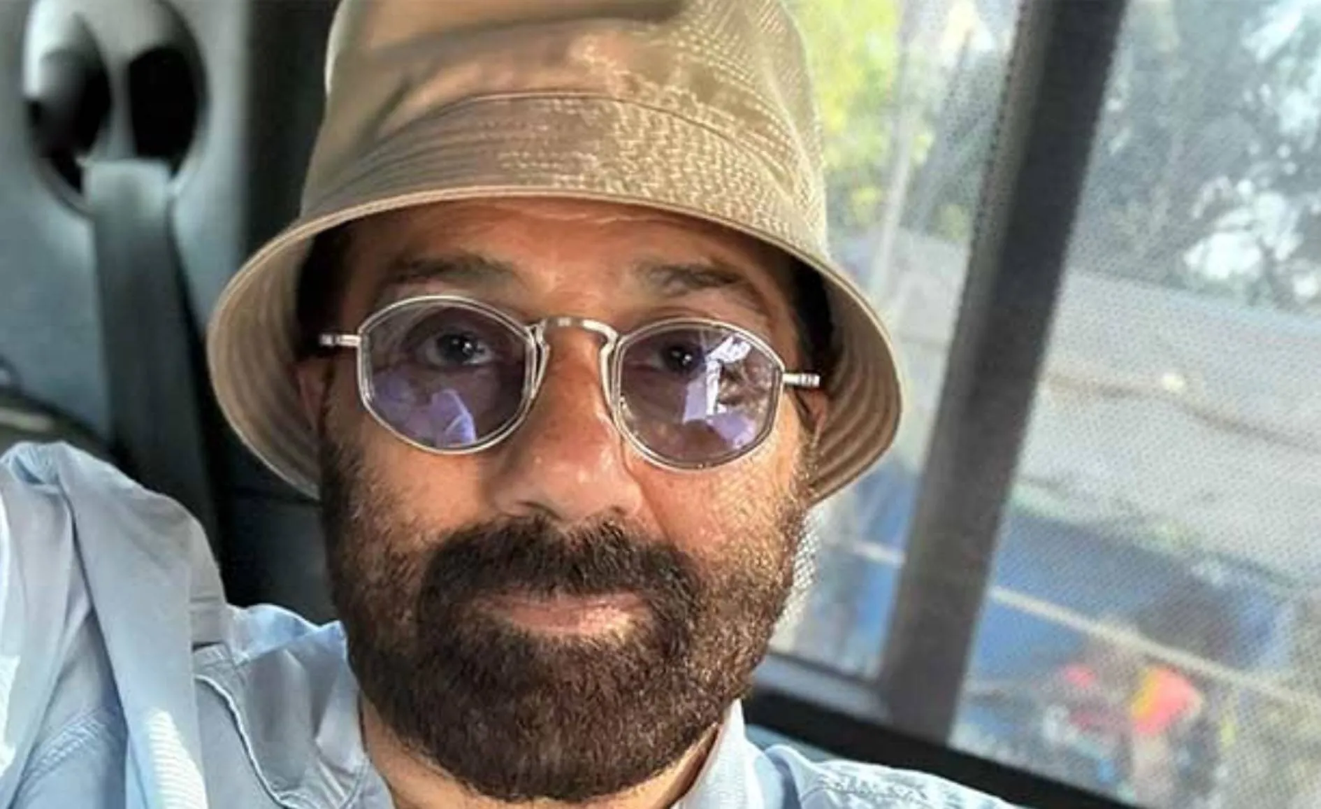 सिर पर कैप आंखों पर सनग्लास लगाए Sunny की तस्वीर वायरल