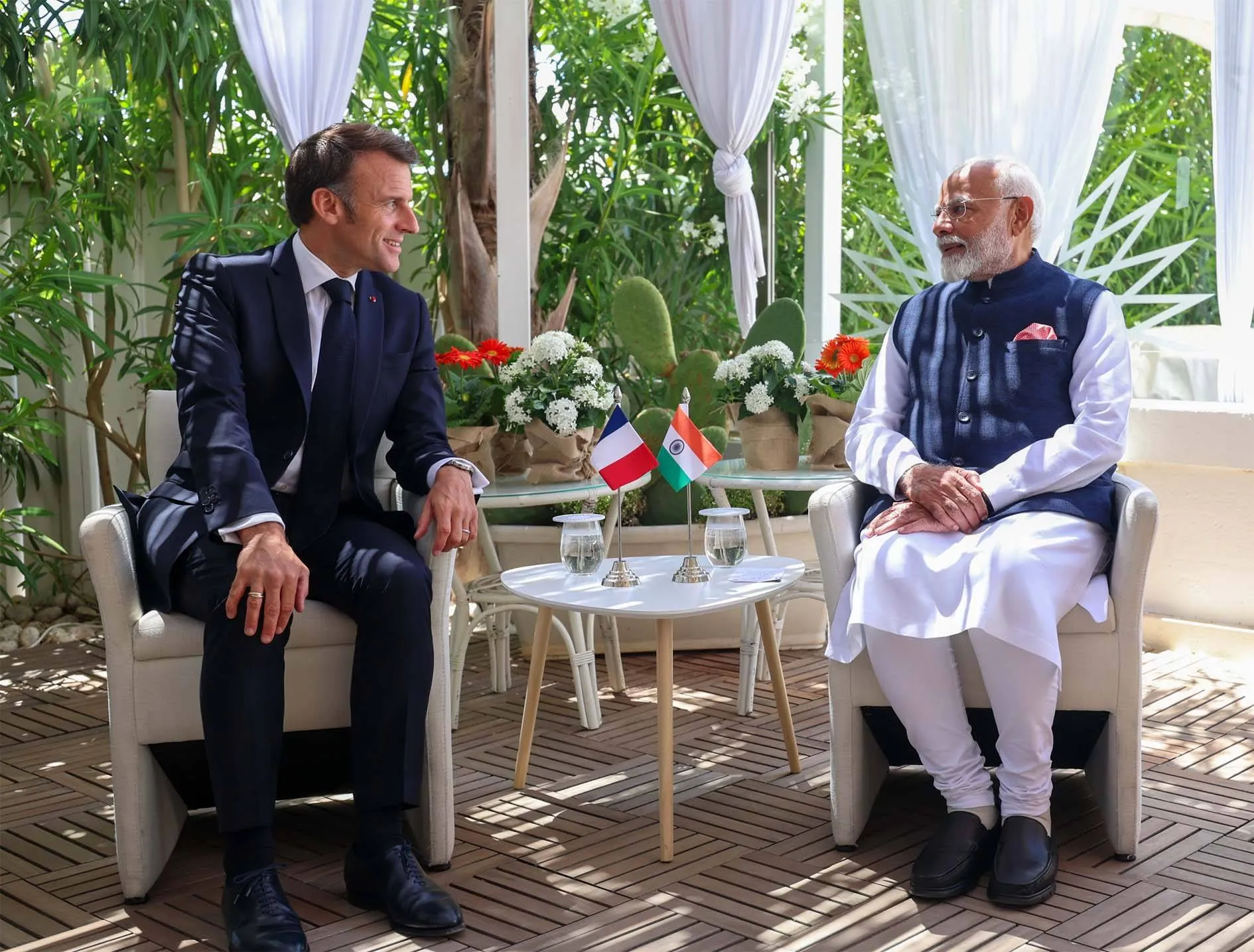 G7 summit: राष्ट्रपति मैक्रॉन के साथ पीएम मोदी की बैठक