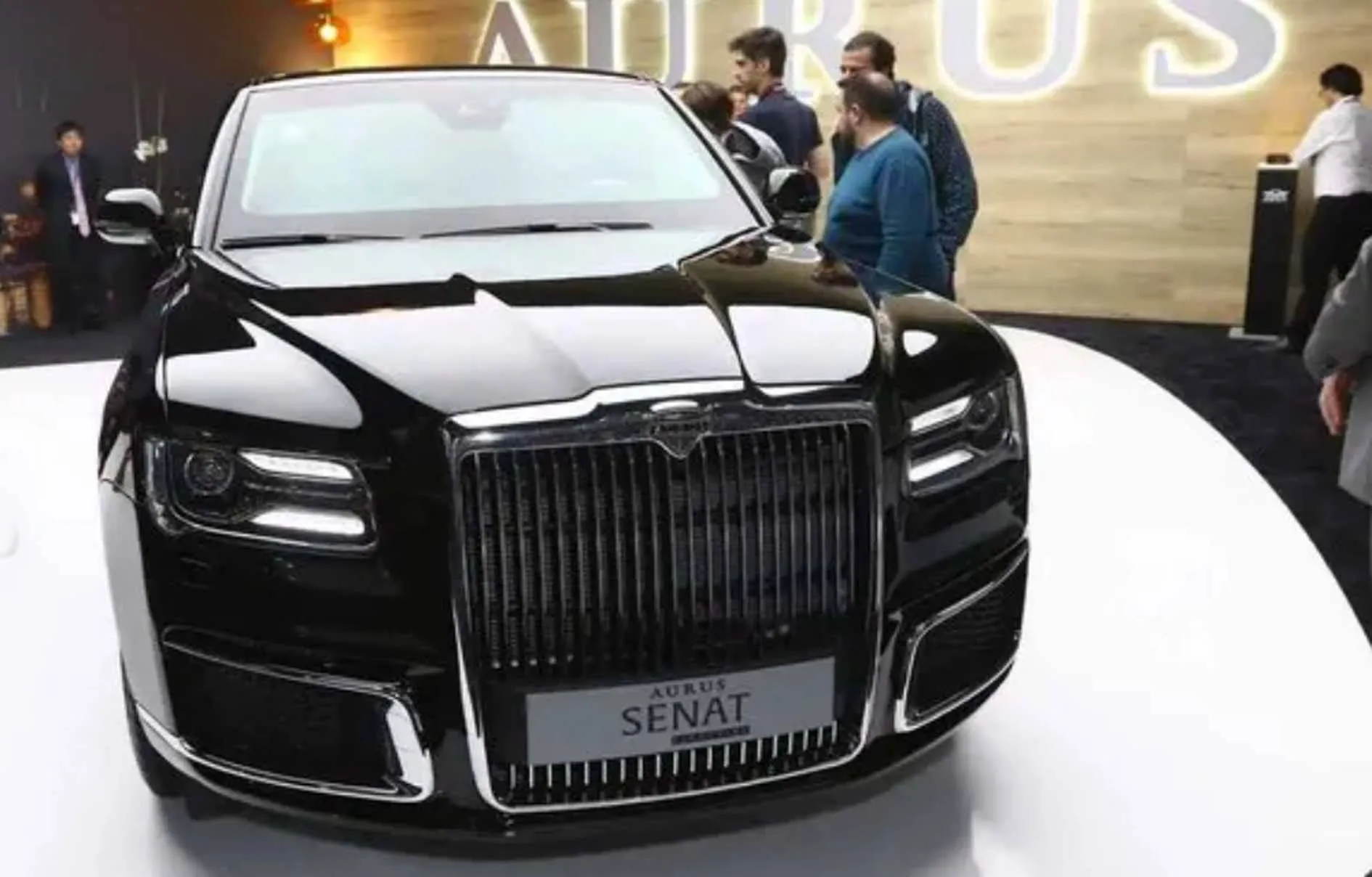 Putin ने तानाशाह को तोहफे में दी कार......