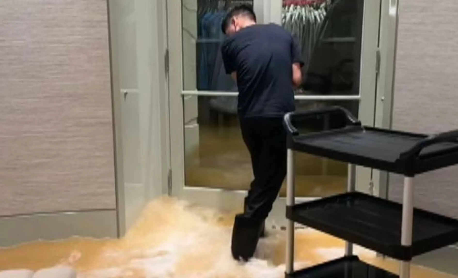 Rapper Drake के करीब 800 करोड़ के घर में पानी घुसा