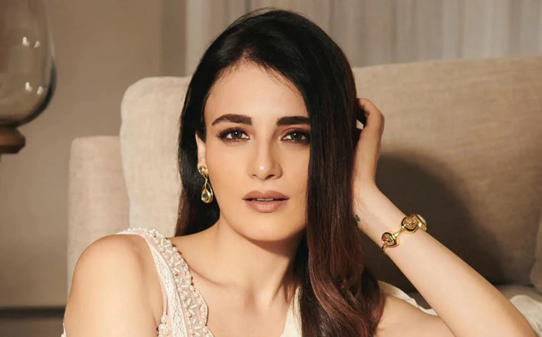Radhika Madan.....जब मुझे कहा गया अक्षय कुमार को अभिनय सीखना