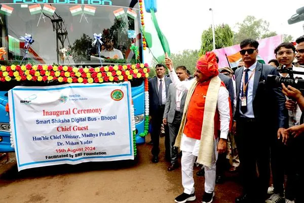 Chief Minister Dr. Mohan Yadav ने शैक्षिक डिजिटल बस का किया शुभारंभ