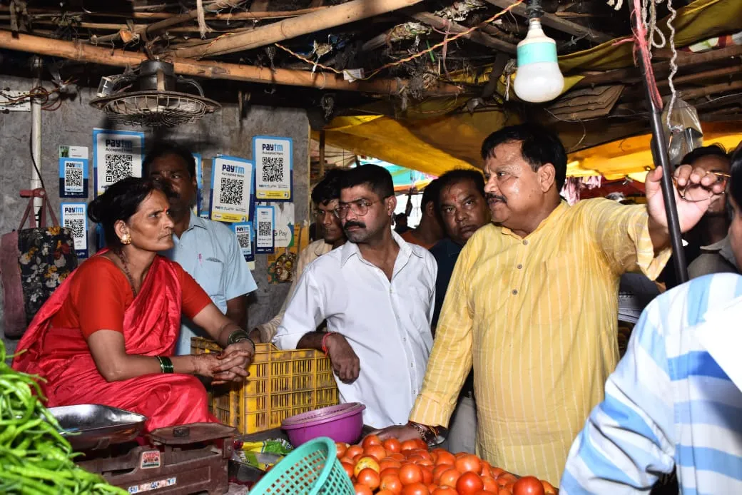 Energy Minister तोमर ने ग्वालियर में सब्जी मंडी का किया निरीक्षण