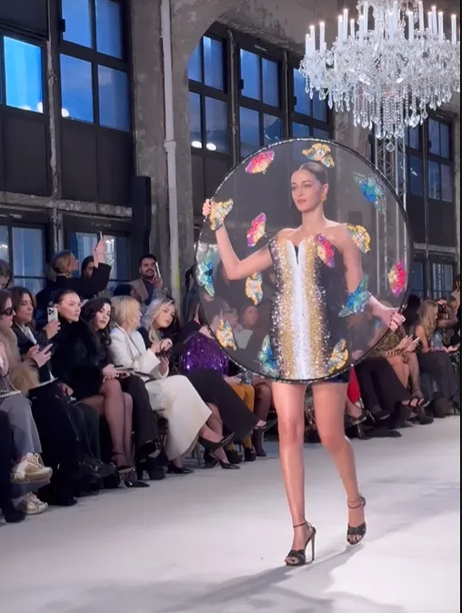 पेरिस में फैशन की दुनिया में धूम मचा रही Ananya Pandey