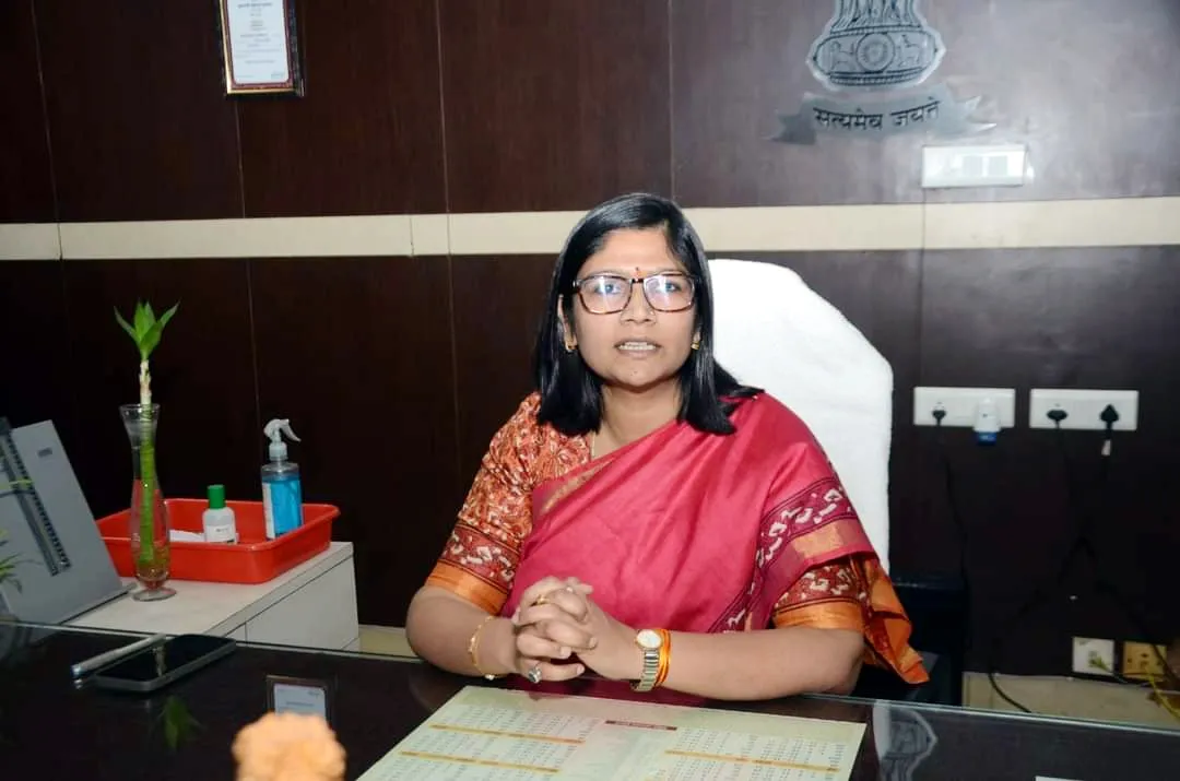 दवाओं की सामग्री बनाने वाली फैक्ट्रियों की जाँच बारीकी से करें: Collector Mrs. Chauhan
