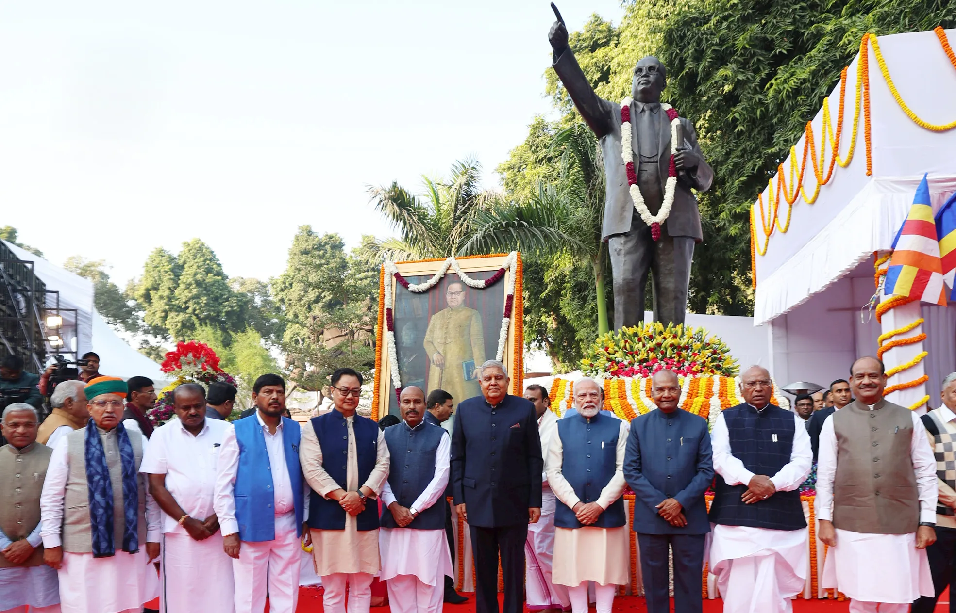 संसद का शीतकालीन सत्र : महापरिनिर्वाण दिवस पर संसद के लॉन में Babasaheb Ambedkar को दी गई श्रद्धांजलि