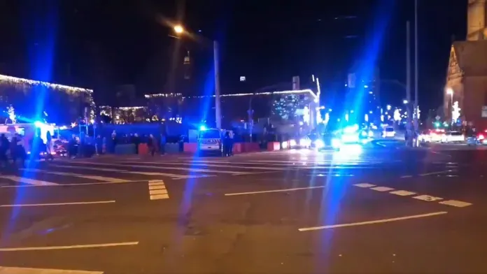 German market में कार ने कई लोगों को रौंदा, दो की मौत, 68 घायल