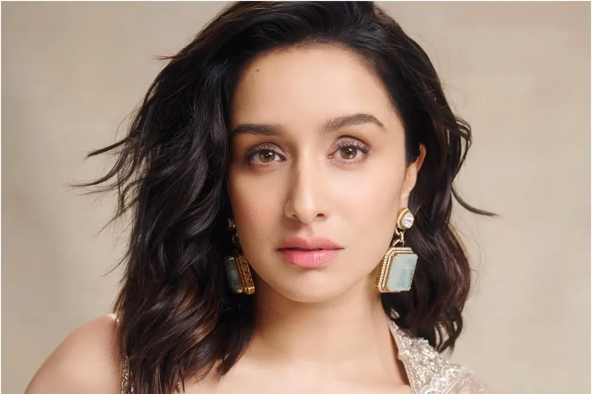 Shraddha Kapoor ने अलग-अलग लैंग्वेज बोलकर किया क्रू का इंटरटेन