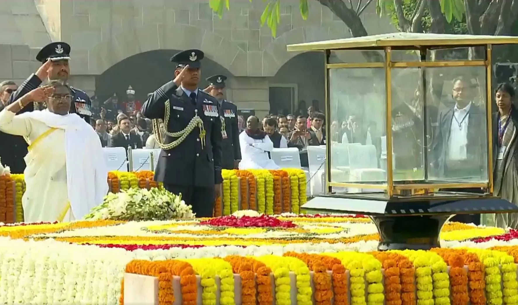 राष्ट्रपिता Mahatma Gandhi की पुण्यतिथि : राजघाट जाकर राष्ट्रपति मुर्मू, पीएम मोदी और राहुल ने दी श्रद्धांजलि